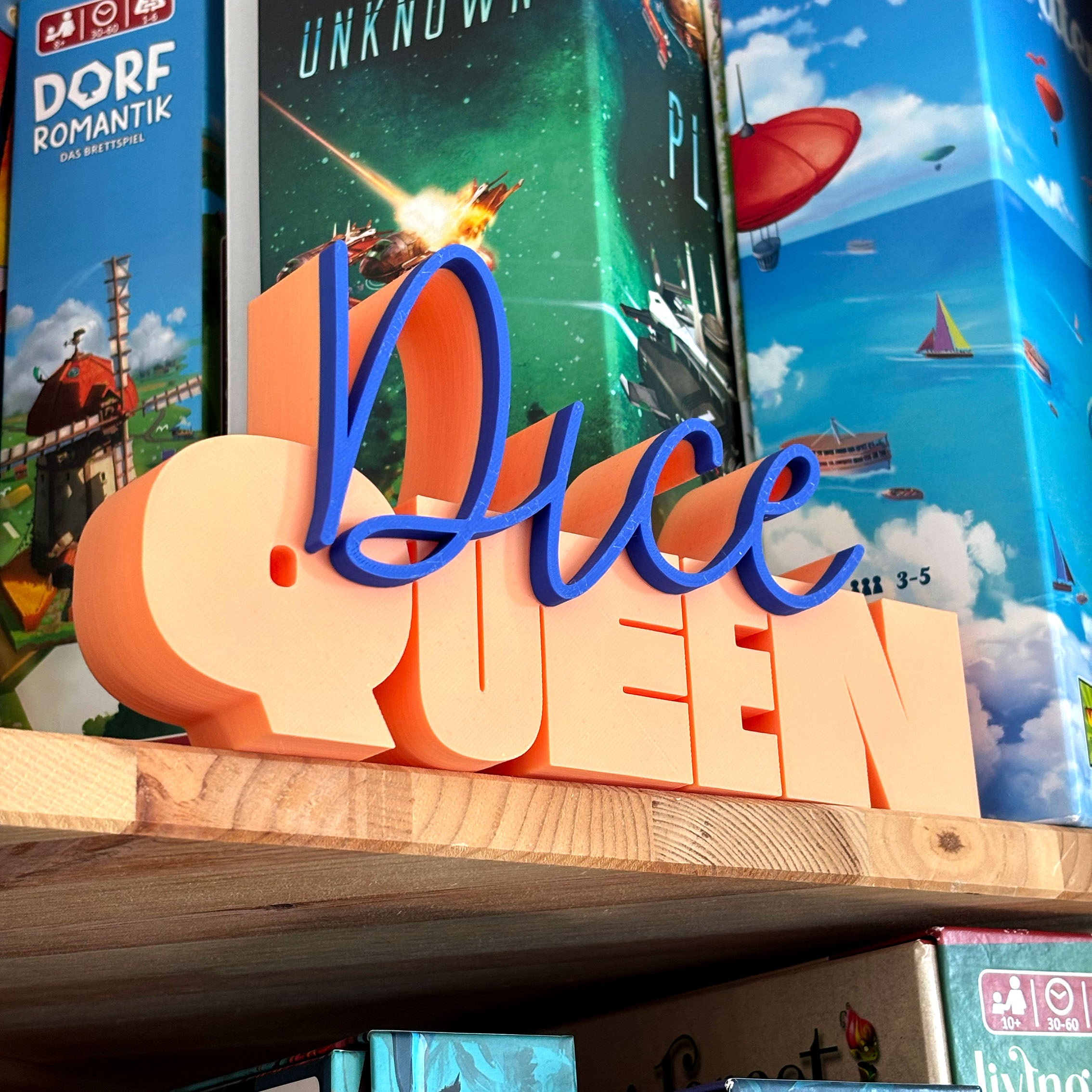 "CUSTOM" 3D-Schriftzug | Individuelle Brettspiel-Deko & Namensschild