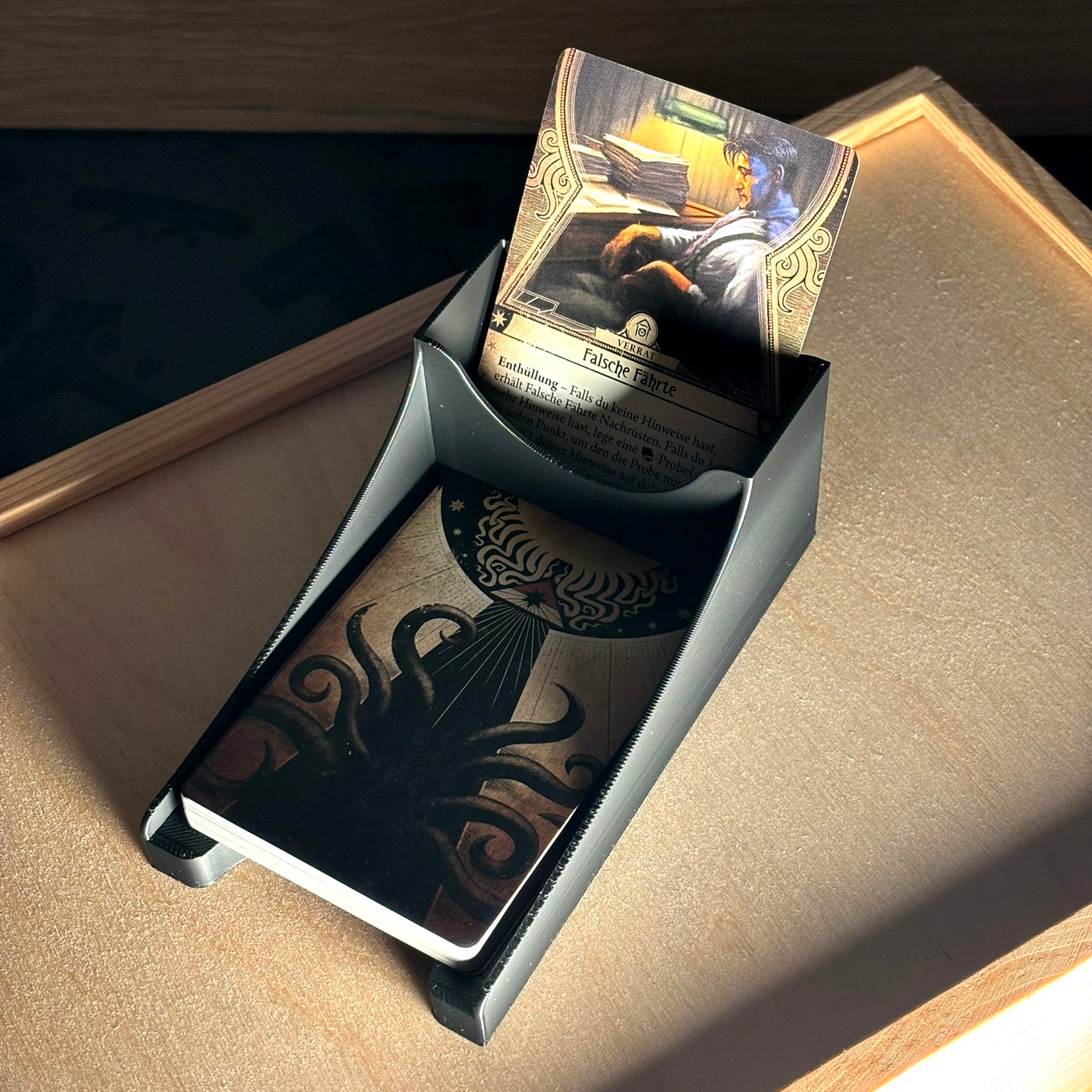 "ARKHAM HORROR: DAS KARTENSPIEL" Begegnungsdeck-Halter