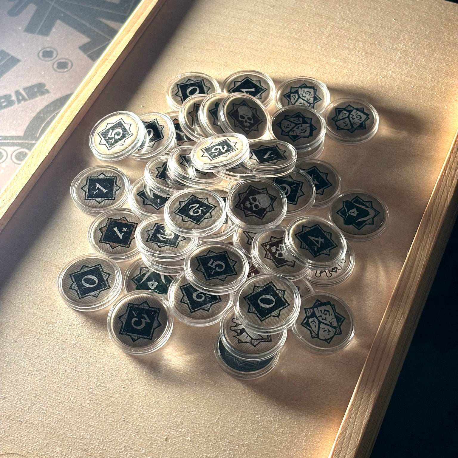 "ARKHAM HORROR: DAS KARTENSPIEL" Token Kapseln (50-teiliges Schutzset)