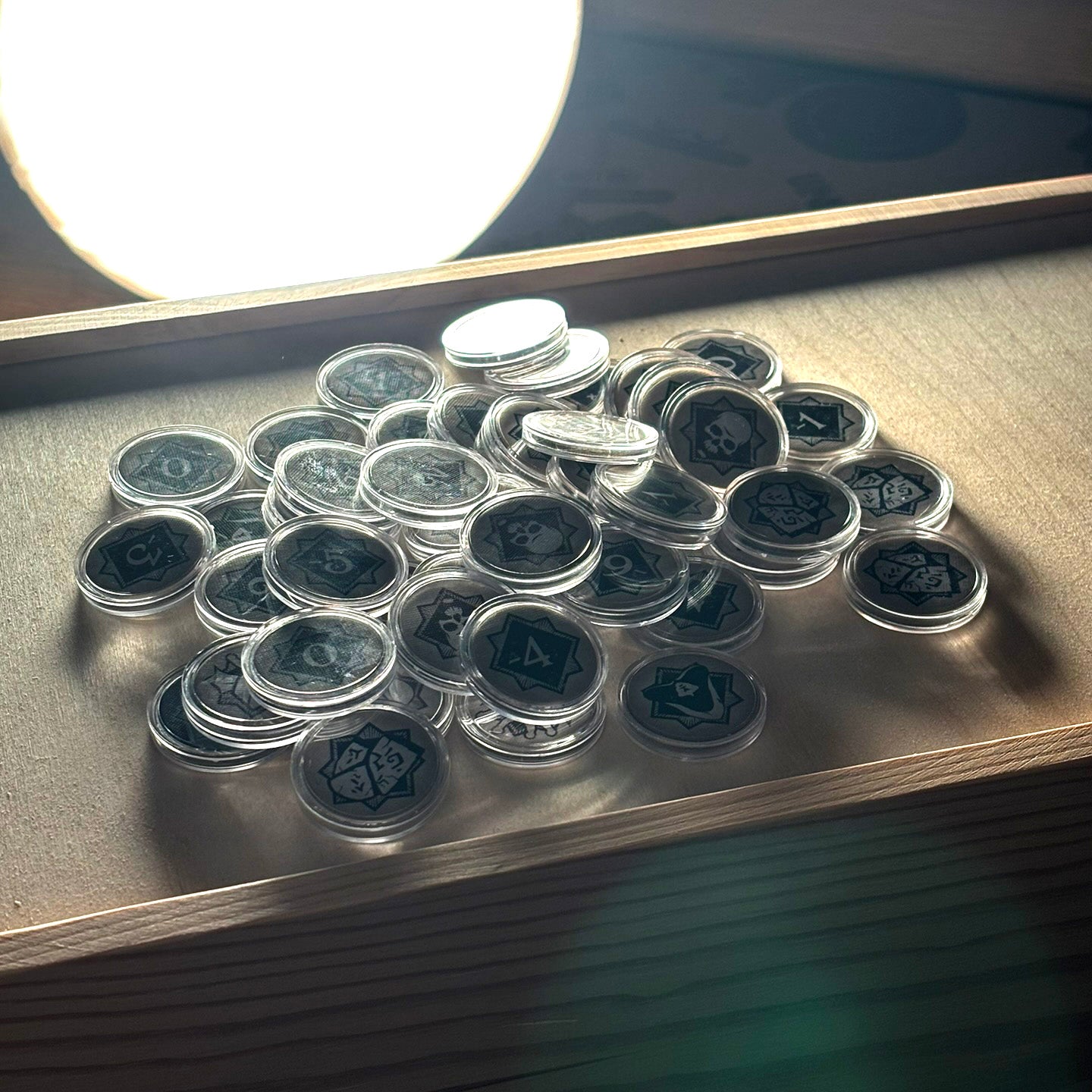 "ARKHAM HORROR: THE CARD GAME" Token Capsules (50-piece protection set)