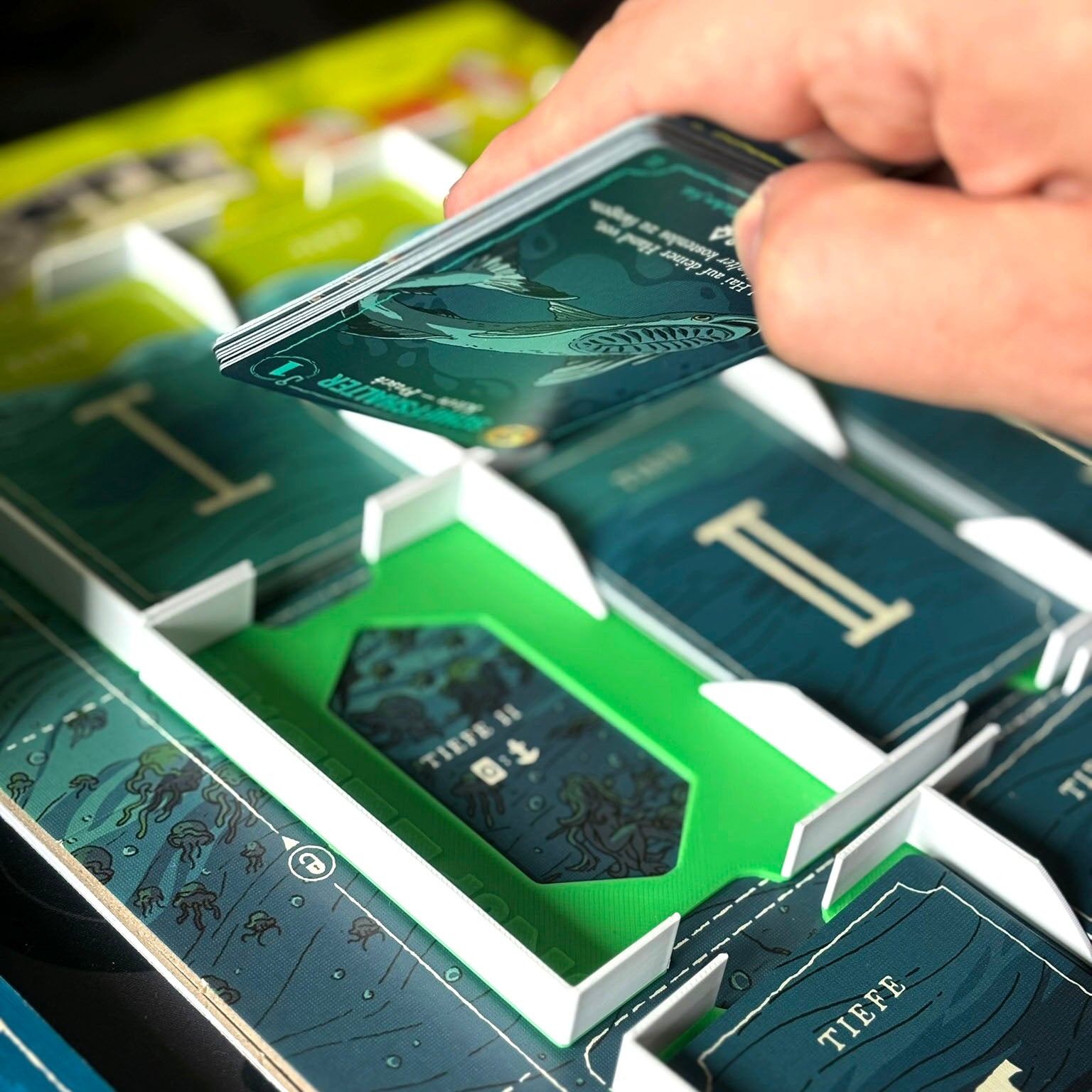 "DEEP REGRETS" Insert + Kartenhalter