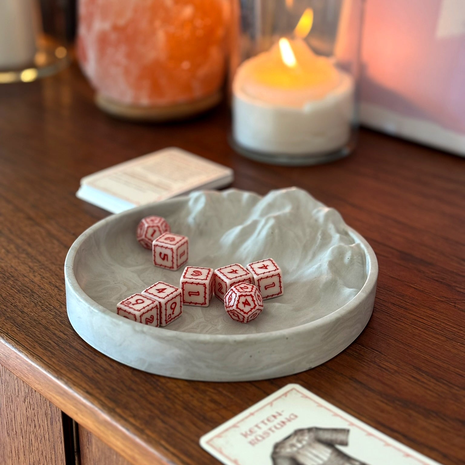 "THE MOUNTAIN FORGE" Premium Acrylharz Würfelteller (Gebirgsoptik)