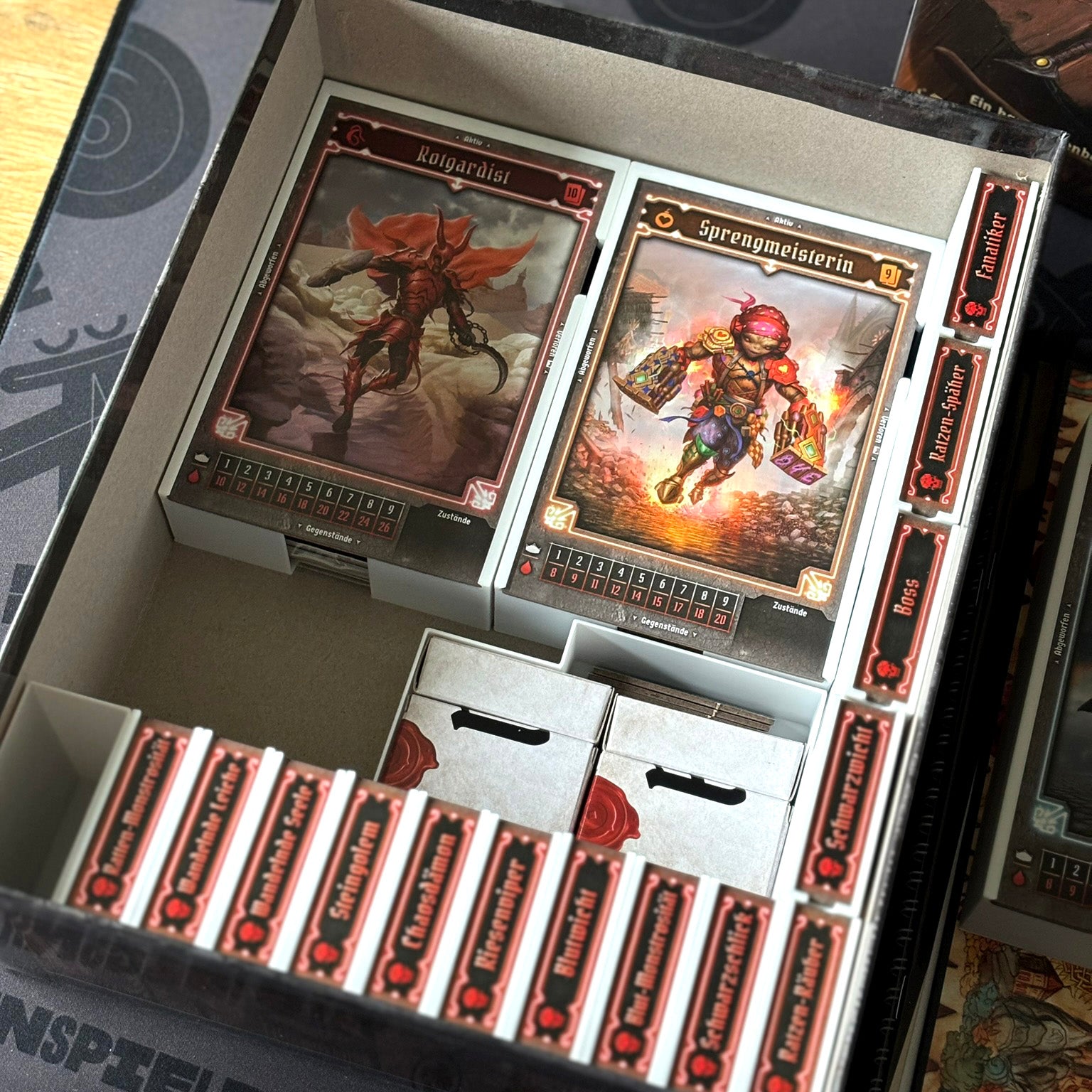 "GLOOMHAVEN: DIE PRANKEN DES LÖWEN " Insert