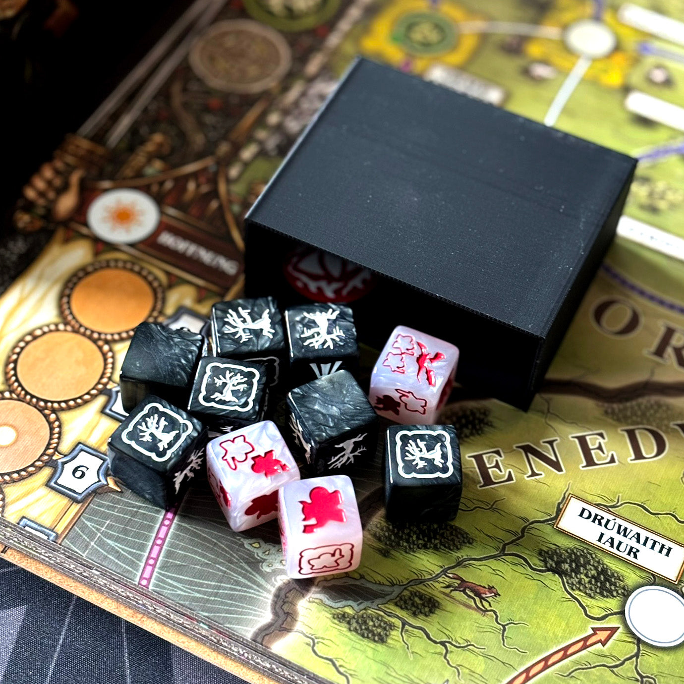 "HDR: SCHICKSAL DER GEMEINSCHAFT" Insert