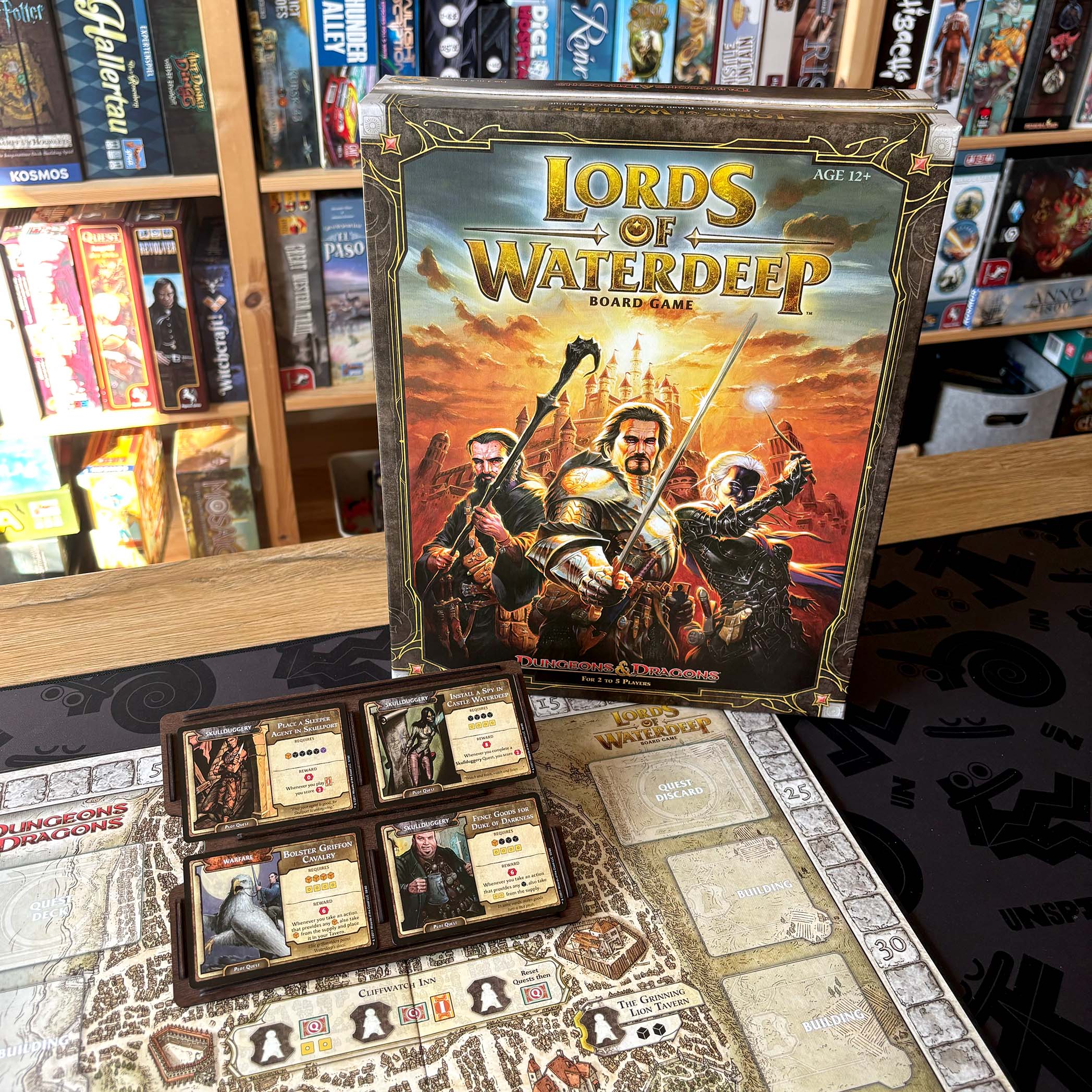 "LORDS OF WATERDEEP" Premium Quest Ablage (Holz, FSC® Birke)