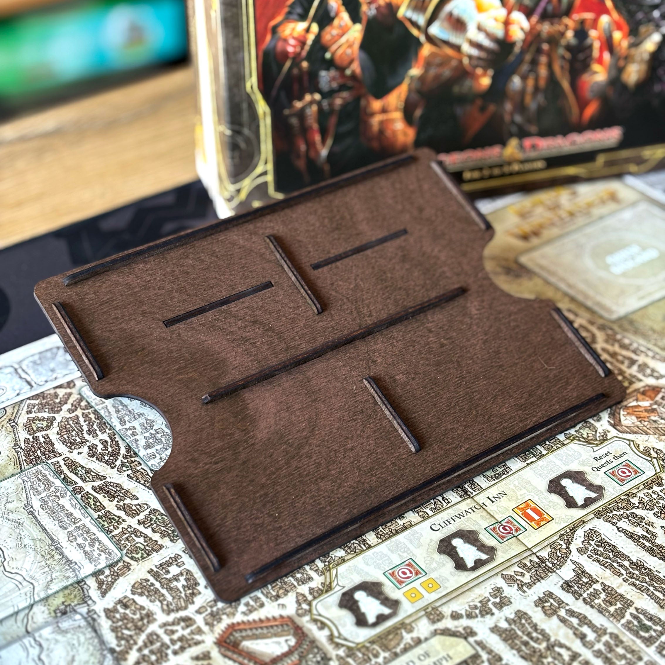 "LORDS OF WATERDEEP" Premium Quest Ablage (Holz, FSC® Birke)