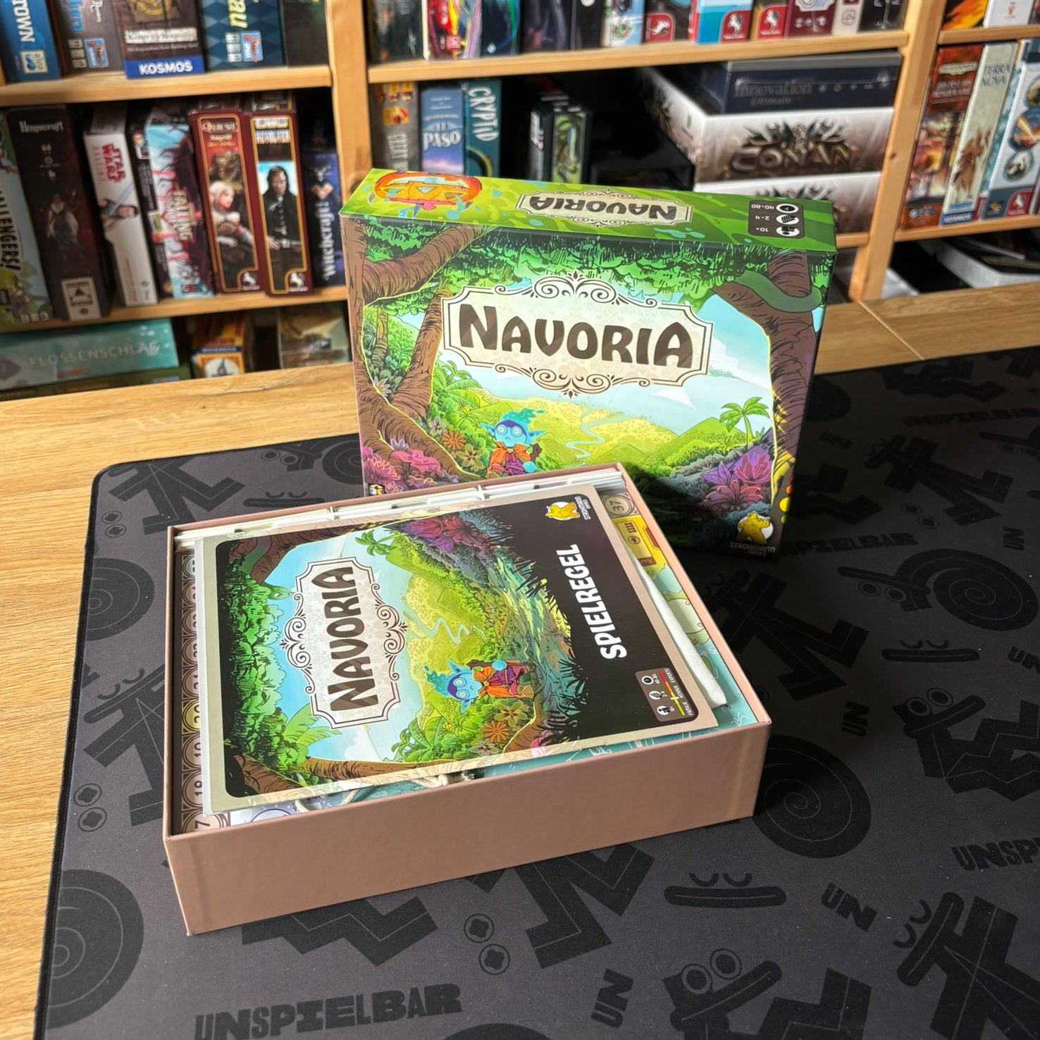 "NAVORIA" insert + card holder